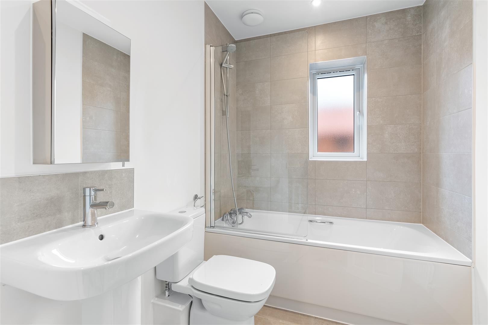3 bed property in Davidson Road, Dartford